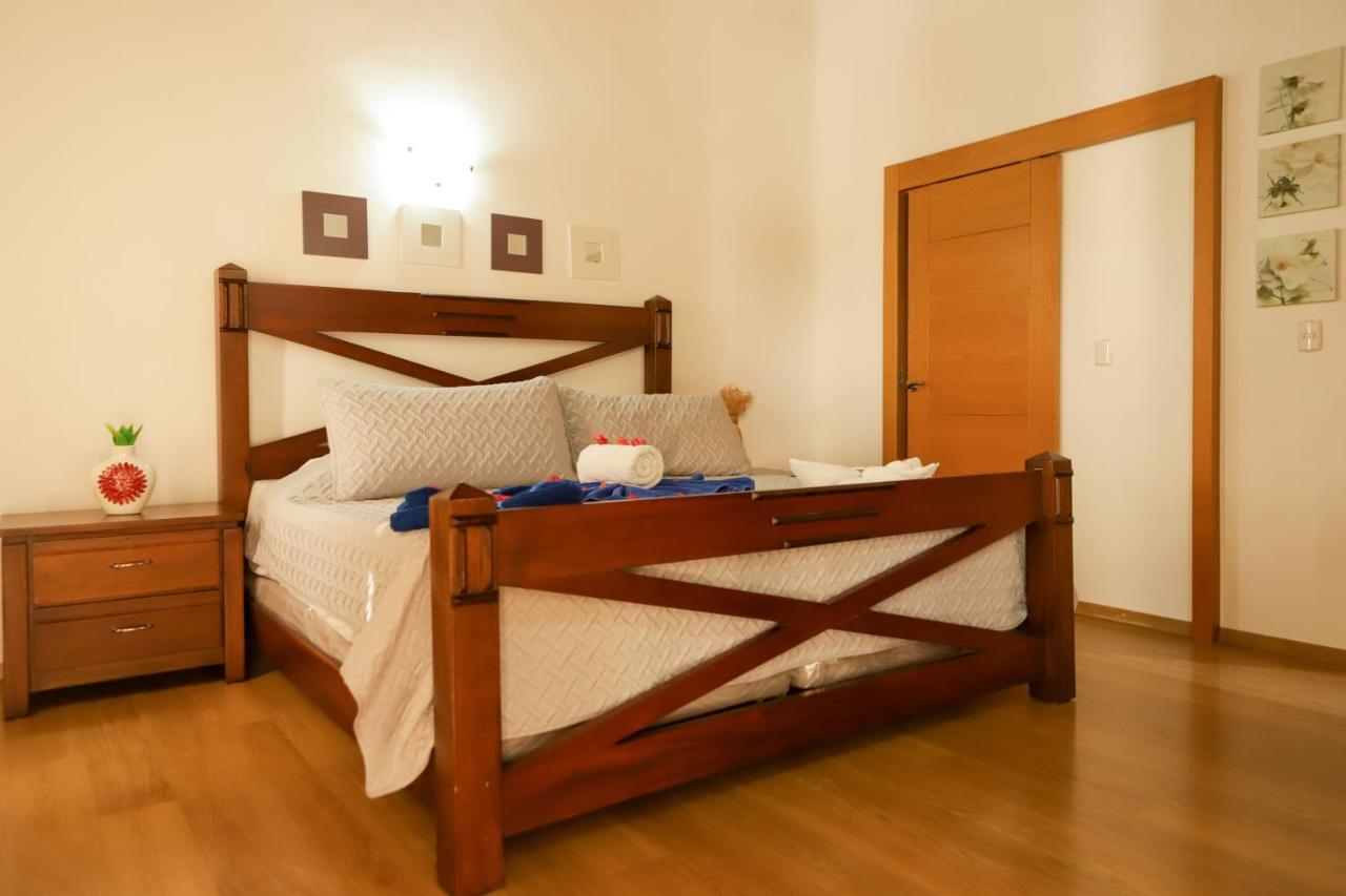 Sybaris Suites & Residences خوان دوليو المظهر الخارجي الصورة