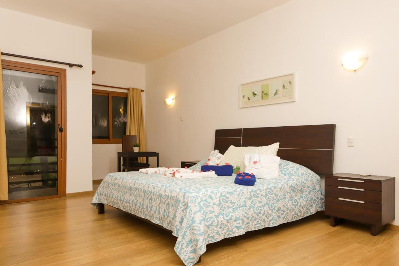 Sybaris Suites & Residences خوان دوليو المظهر الخارجي الصورة