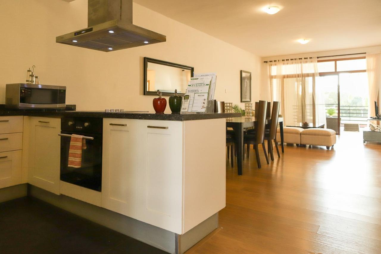 Sybaris Suites & Residences خوان دوليو المظهر الخارجي الصورة