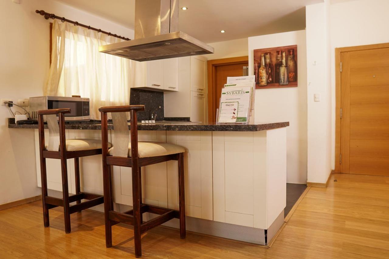 Sybaris Suites & Residences خوان دوليو المظهر الخارجي الصورة