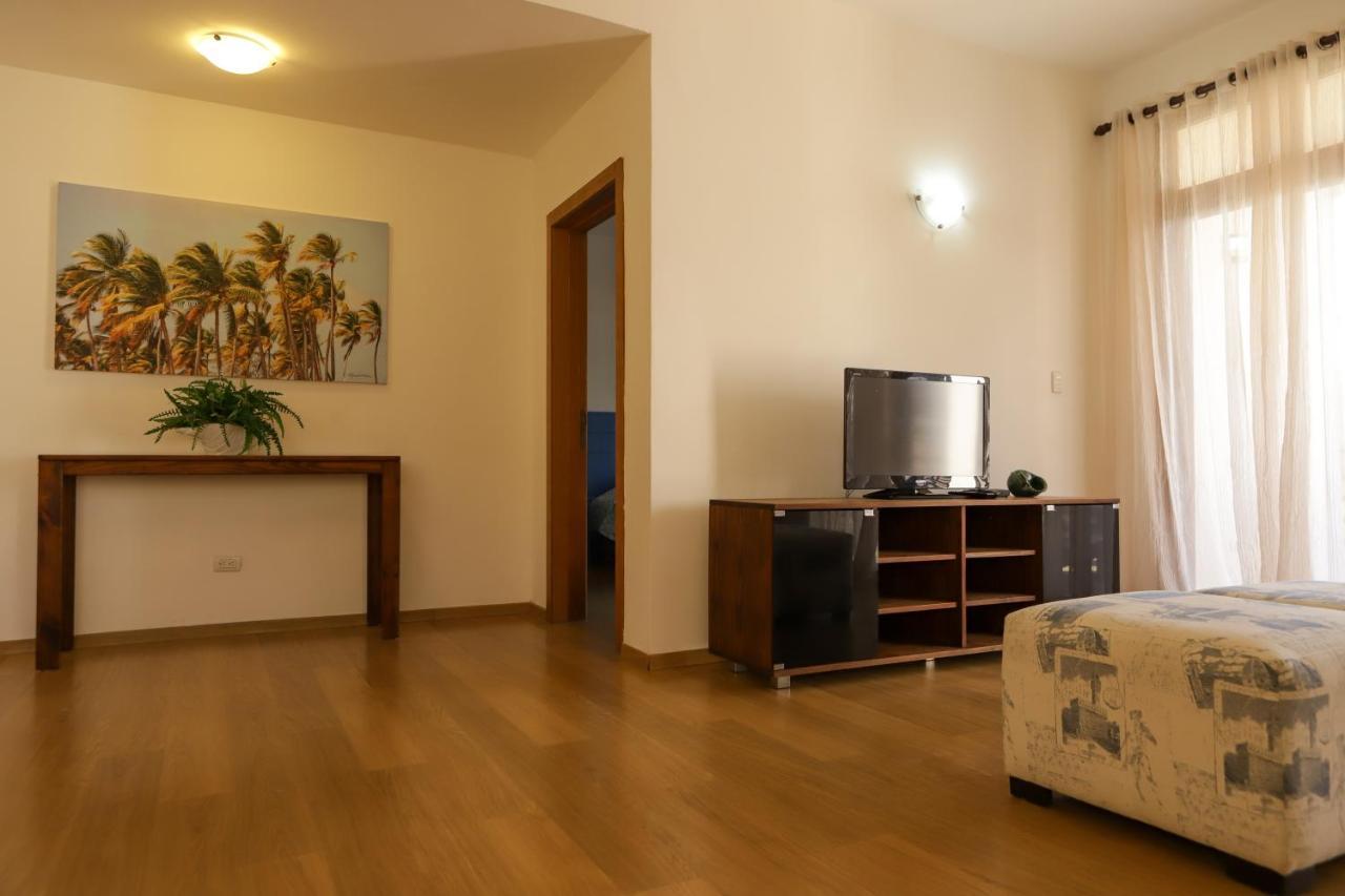 Sybaris Suites & Residences خوان دوليو المظهر الخارجي الصورة