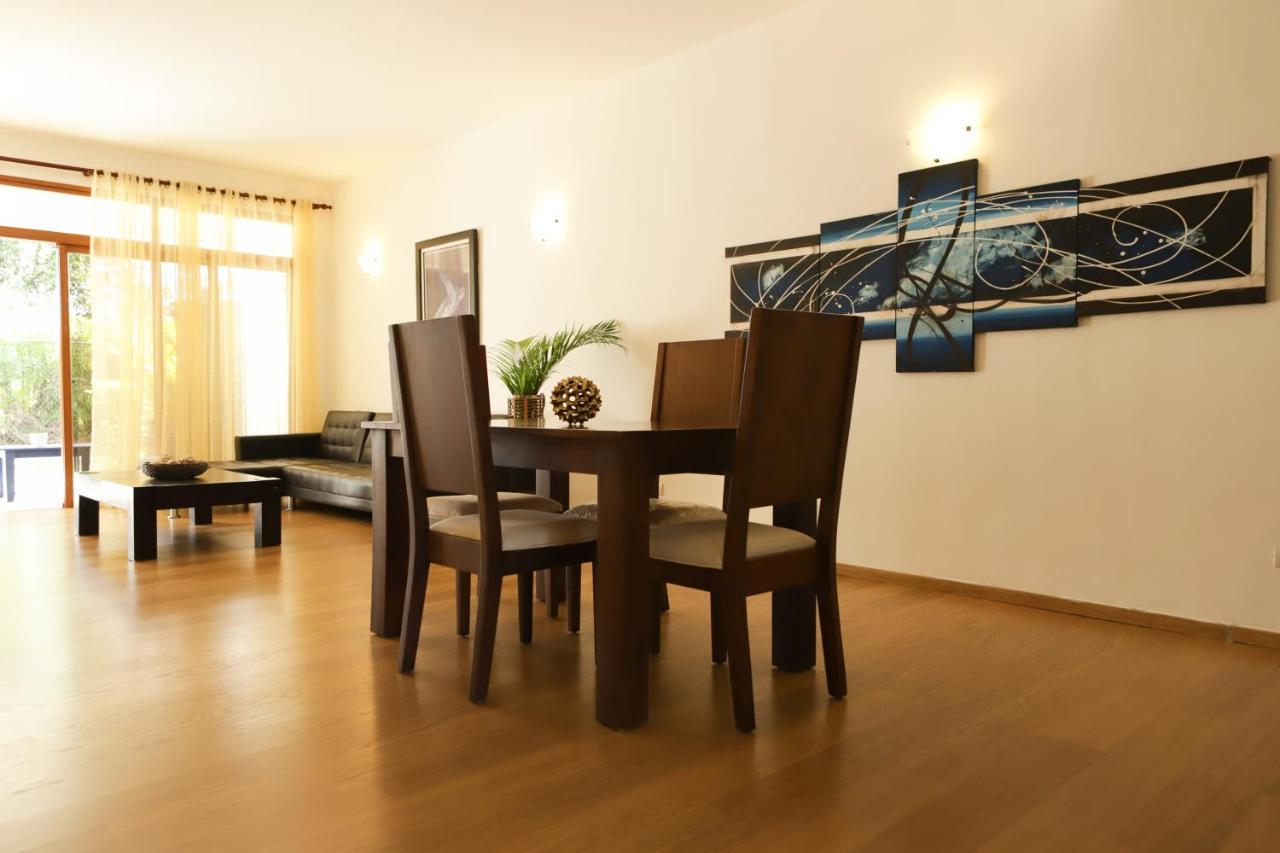 Sybaris Suites & Residences خوان دوليو المظهر الخارجي الصورة