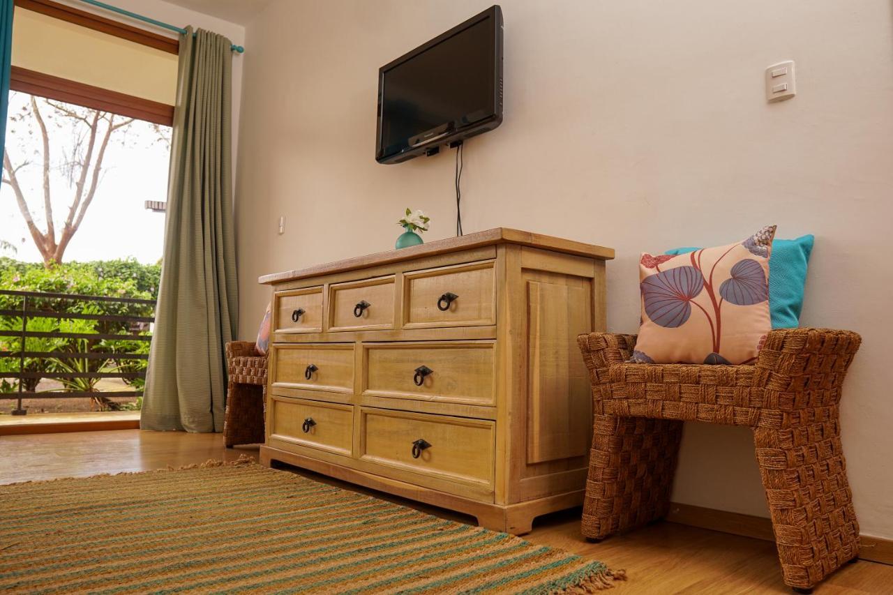 Sybaris Suites & Residences خوان دوليو المظهر الخارجي الصورة
